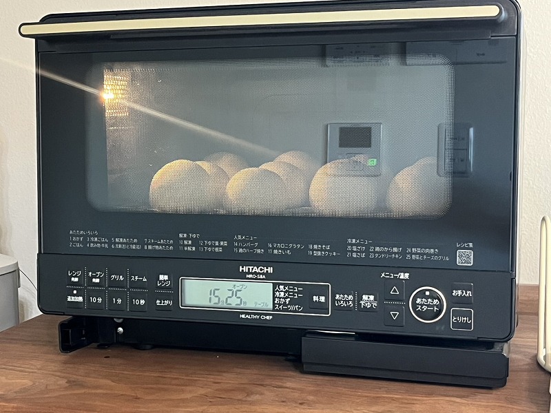 焼きたてパンで楽しむお昼ごはん 画像