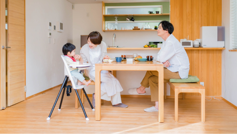 家族　食事風景　写真