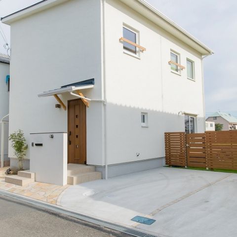 木の手すりの“ナチュラルカントリーな家”