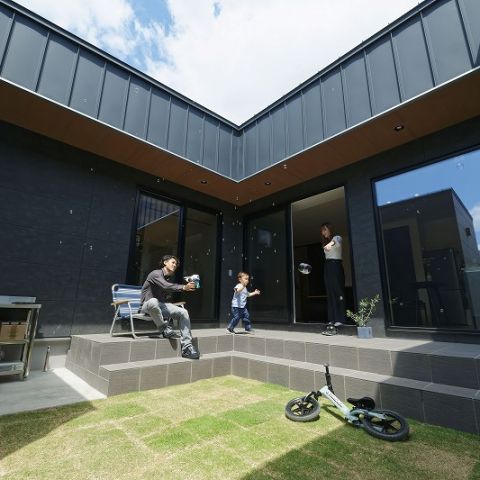 趣味と暮らす“中庭のある平屋の家” アイキャッチ画像