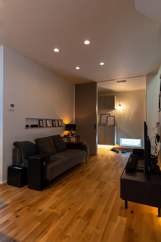 心落ち着く、ブラックモダンの家