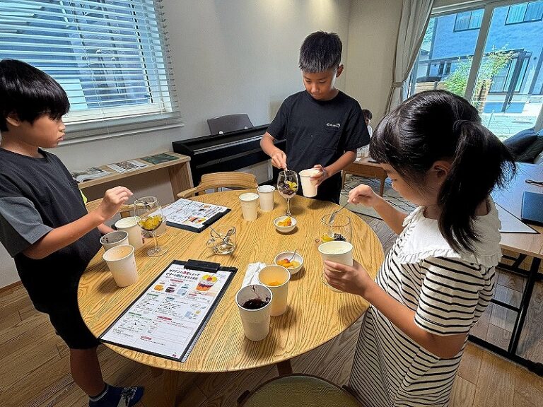 夏休みの自由研究にぴったり！ゼリーパフェ体験イベント